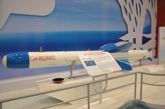 中国展出CM802AKG防区外打击导弹 堪称点穴利器
