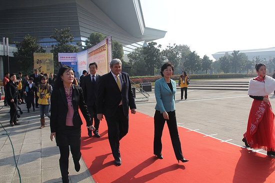 "�»��̡���˿·���¿�Խ"��������ŷ��Ѳ�ƹ�֮����ʽ����