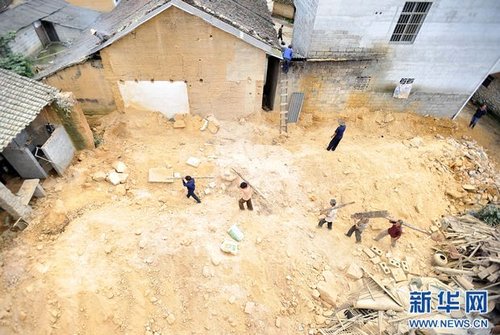 中国南方多地持续强降雨数百万人受灾(组图)