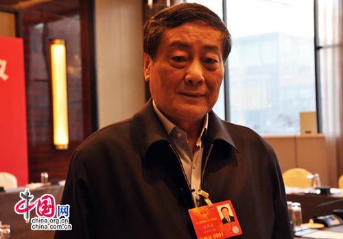 全国人大代表、哇哈哈集团董事长宗庆后接受记者采访 中国网 陈保龙 摄